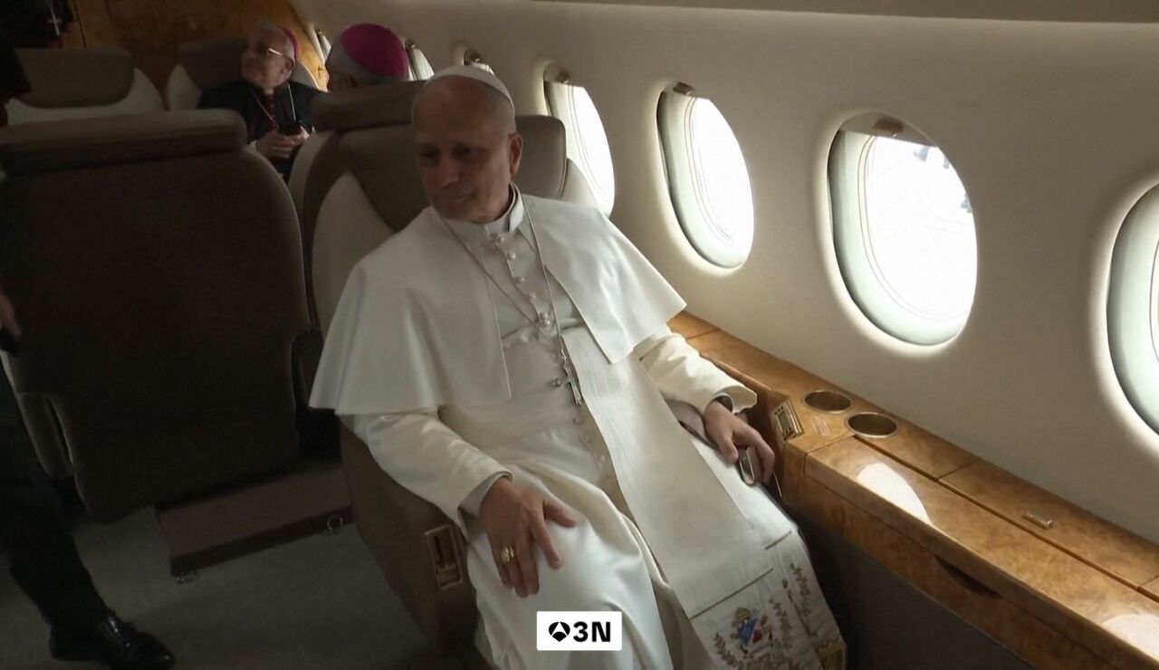 Felipe VI detect&oacute; la aver&iacute;a en el avi&oacute;n que ten&iacute;a previsto llevar al papa de vuelta a Roma