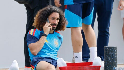 Cucurella en la concentraci&oacute;n para el Mundial 2026