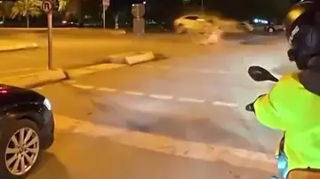 VÍDEO: El momento en el que dos coches colisionan provocando un incendio y dejando cuatro personas heridas VÍDEO: El momento en el que dos coches colisionan provocando un incendio y dejando cuatro personas heridas