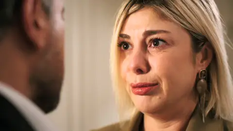 Orhan se instala en casa de Gülgün y reabre la puerta a una posible reconciliación Orhan se instala en casa de Gülgün y reabre la puerta a una posible reconciliación