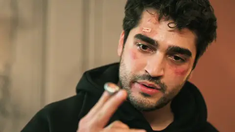 Ferit le devuelve el anillo a Halis y marca distancias con su abuelo: "Sigue tu camino y yo el mío" Ferit le devuelve el anillo a Halis y marca distancias con su abuelo: "Sigue tu camino y yo el mío"