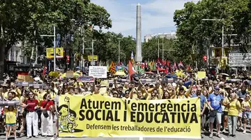Manifestación en el centro de Barcelona con el lema "Paremos la emergencia social y educativa" Manifestación en el centro de Barcelona con el lema "Paremos la emergencia social y educativa"