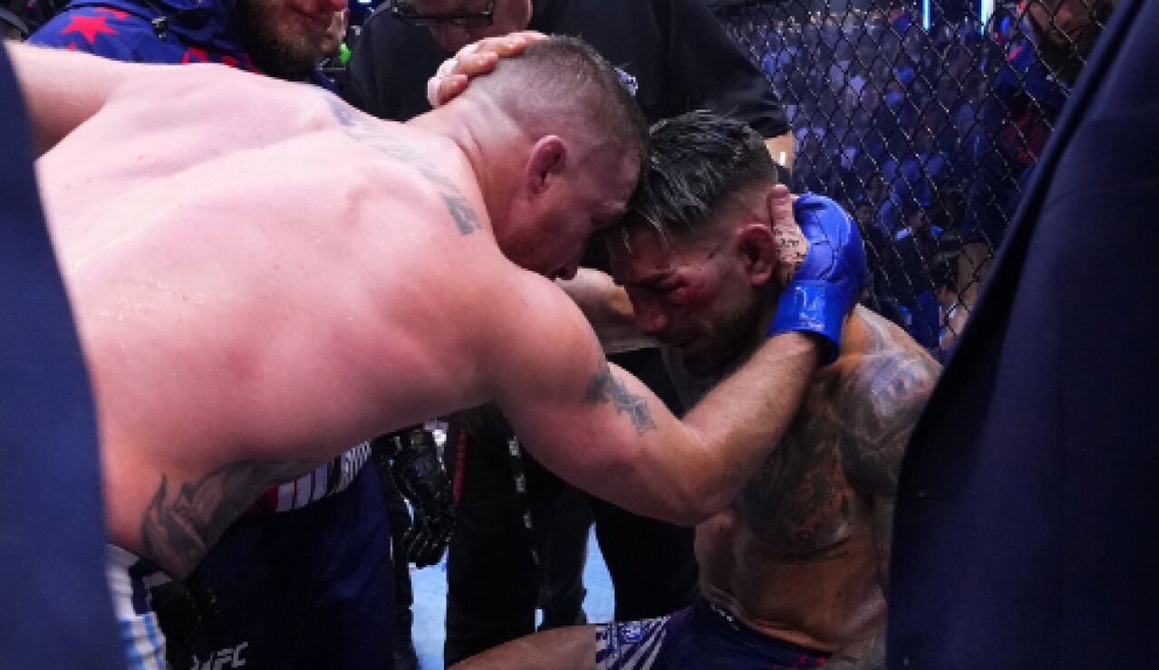 Ilia Topuria saluda a Justin Gaethje tras el combate en la Casa Blanca