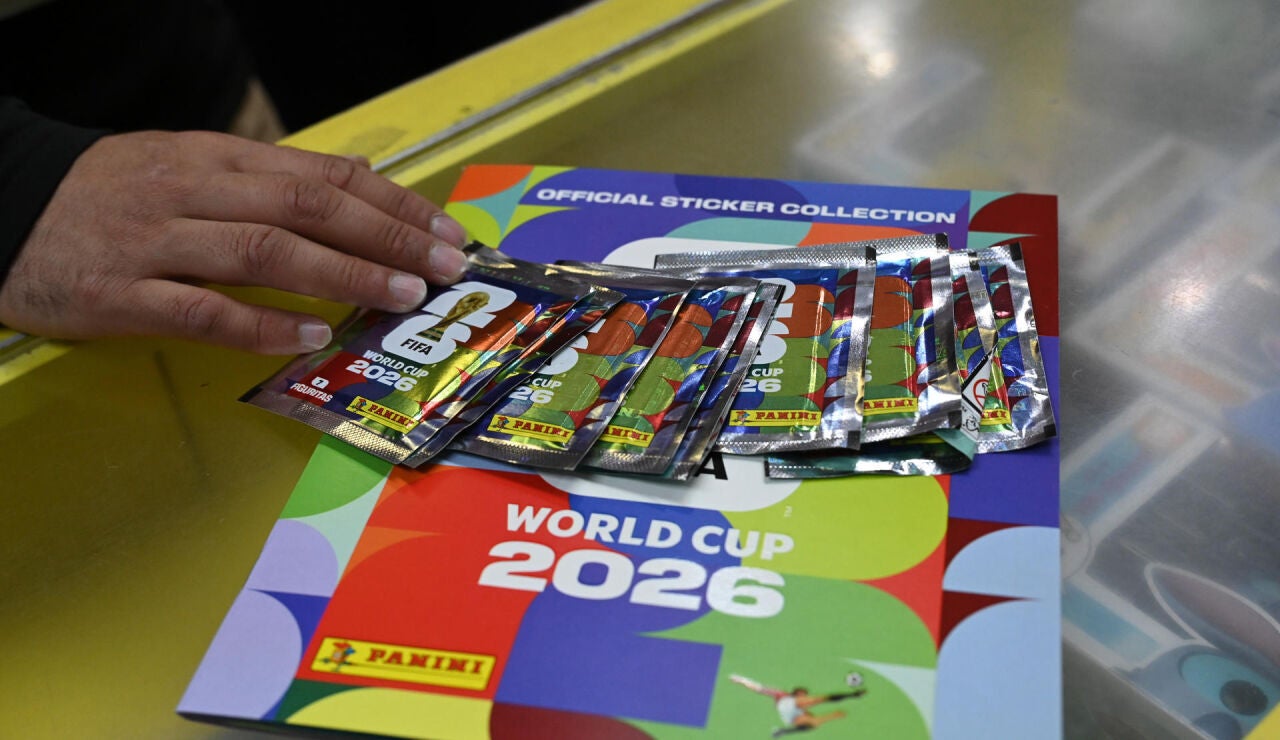 Imagen de paquetes de cromos y el &aacute;lbum del Mundial 2026