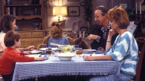 La serie Alf con Max Wright, Anne Schedeen, Andrea Elson, Benji Gregory en 1989