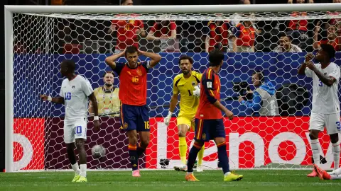 Antena 3 Deportes (15-06-26) Una España inoperativa se la 'pega' ante Cabo Verde en su debut en el Mundial 2026 (0-0) Antena 3 Deportes (15-06-26) Una España inoperativa se la 'pega' ante Cabo Verde en su debut en el Mundial 2026 (0-0)