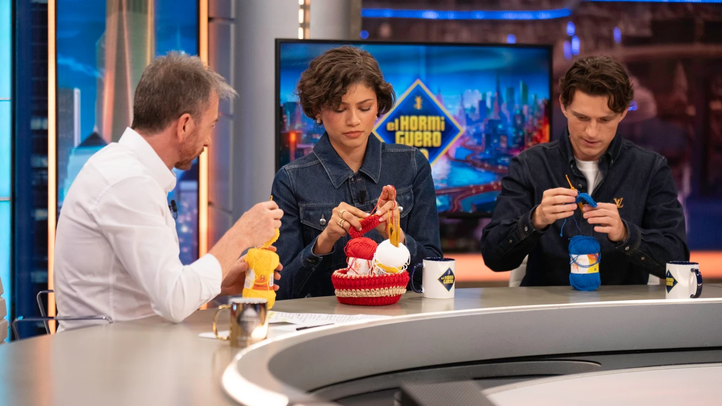 Tom Holland y Zendaya desvelan su sorprendente pasión por... ¡el ganchillo! Tom Holland y Zendaya desvelan su sorprendente pasión por... ¡el ganchillo!