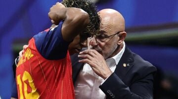De la Fuente da instrucciones a Lamine Yamal