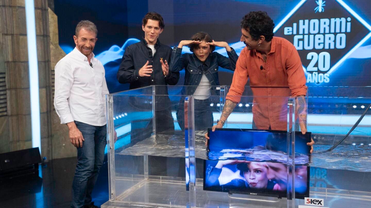 &iexcl;L&iacute;quido m&aacute;gico! Marron deja boquiabiertos a Tom Holland y Zendaya en El Hormiguero