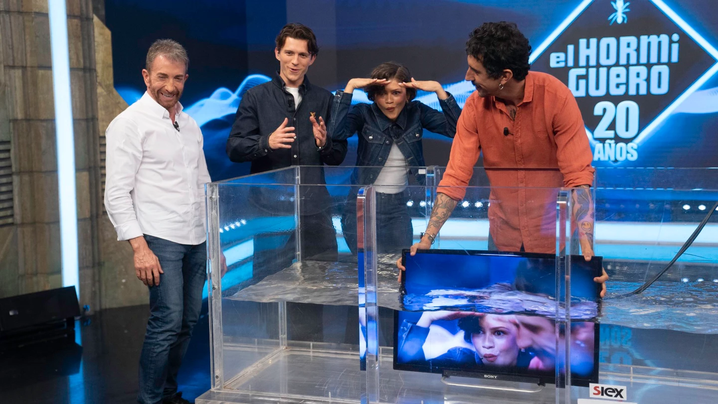 ¡Líquido mágico! Marron deja boquiabiertos a Tom Holland y Zendaya en El Hormiguero ¡Líquido mágico! Marron deja boquiabiertos a Tom Holland y Zendaya en El Hormiguero
