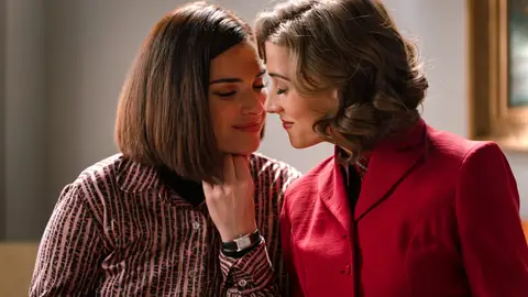 Manuela, a punto de pillar a Marta y Fina besándose… ¿sospechará algo? Manuela, a punto de pillar a Marta y Fina besándose… ¿sospechará algo?
