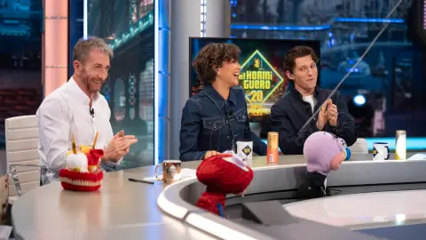 Trancas y Barrancas ponen a prueba la velocidad de reacción de Tom Holland y Zendaya Trancas y Barrancas ponen a prueba la velocidad de reacción de Tom Holland y Zendaya