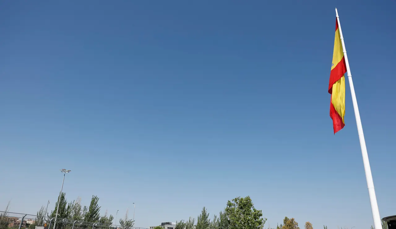 Madring inaugura su nueva pista de F1 y la bandera de España más grande del mundo