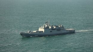 Reino Unido investiga a una fragata rusa por disparar contra un yate en el Canal de la Mancha.