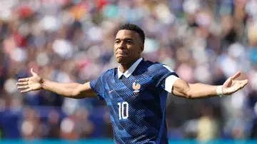 Mbappé celebra su primer gol a Senegal Mbappé celebra su primer gol a Senegal