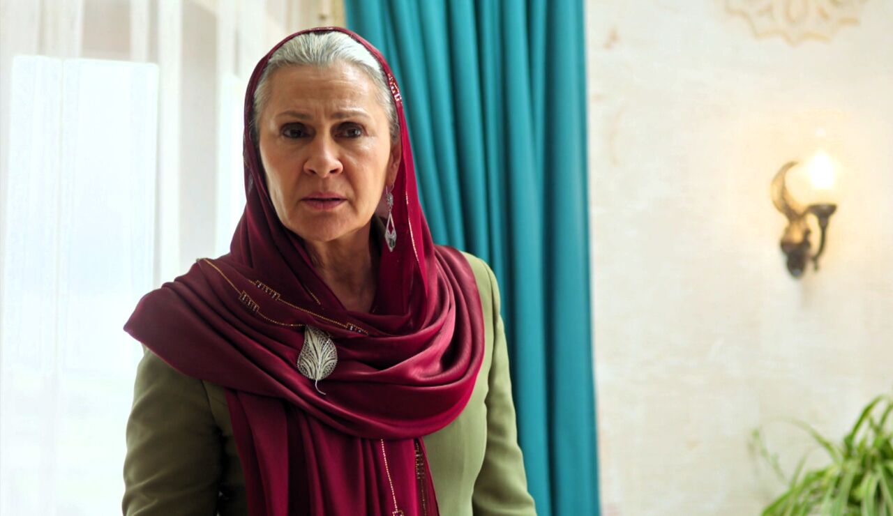 El golpe m&aacute;s bajo de Sadakat a Cihan para frenar a Nare: "&iquest;T&uacute; dejaste que Alya se divorciara?"