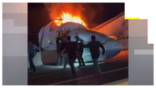 Conductores rescatan a los pasajeros de una avioneta 