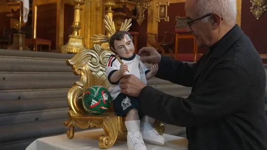El Niño Jesús con la camiseta de México El Niño Jesús con la camiseta de México