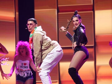 &iquest;Qui&eacute;n dijo &lsquo;Blin Blin&rsquo;? Leonor Lavado y Nacho Garc&iacute;a llenan el plat&oacute; de brillo como Bad Gyal y Juanka