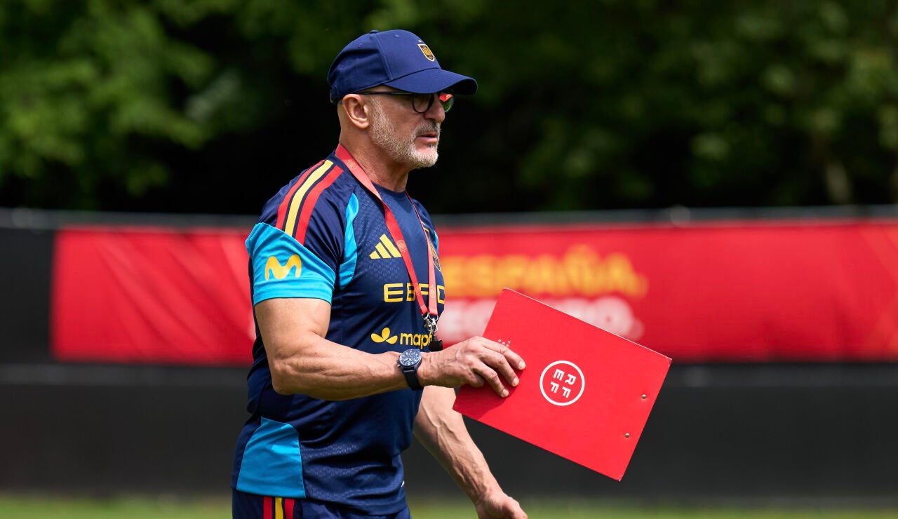 Luis de la Fuente en el en el entrenamiento de la selecci&oacute;n espa&ntilde;ola de f&uacute;tbol el jueves en Chattanooga