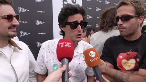 Juan Fernández junto a su grupo Marlon atendiendo a la prensa Juan Fernández junto a su grupo Marlon atendiendo a la prensa