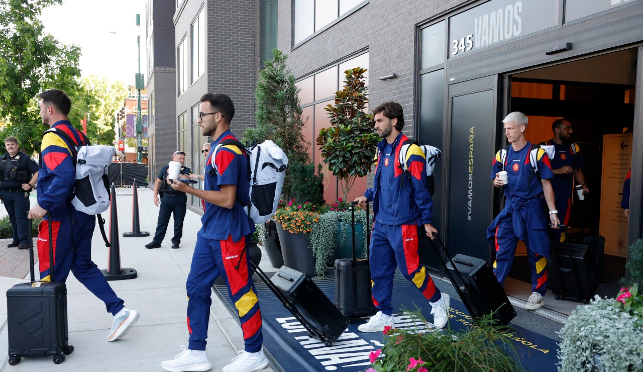 Jugadores de la selecci&oacute;n espa&ntilde;ola durante su salida hacia Atlanta, en Chattanooga