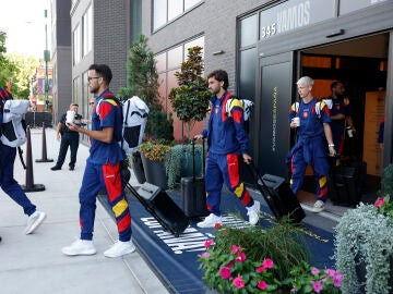 Jugadores de la selecci&oacute;n espa&ntilde;ola durante su salida hacia Atlanta, en Chattanooga