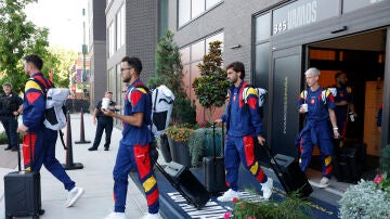 Jugadores de la selecci&oacute;n espa&ntilde;ola durante su salida hacia Atlanta, en Chattanooga