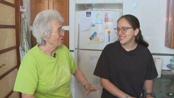 Una universitaria y una jubilada comparten piso