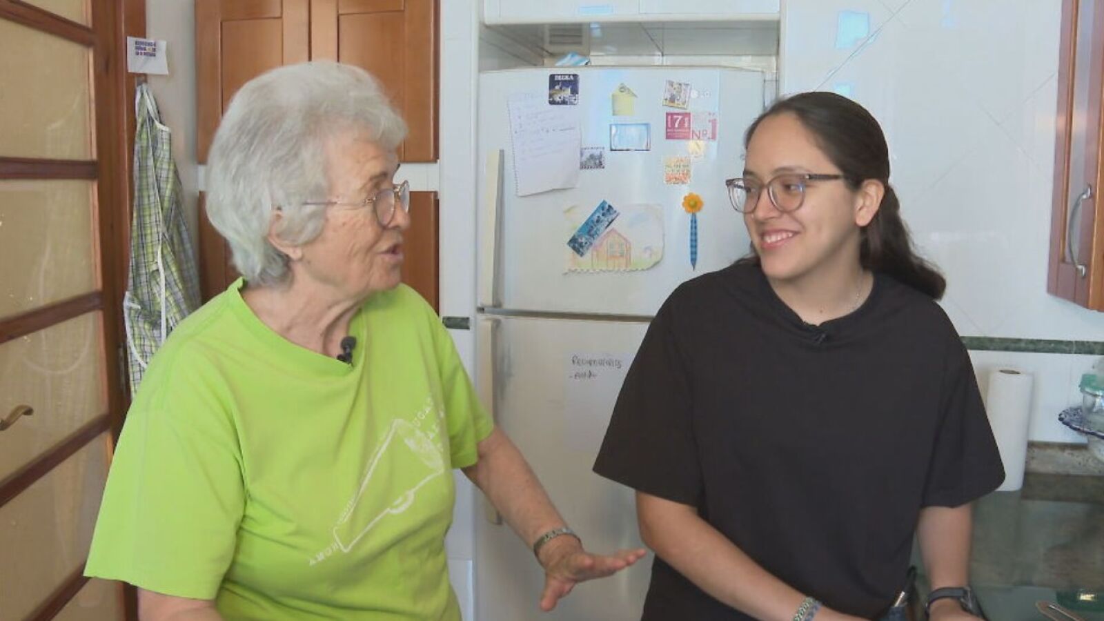 Universitarias y jubiladas comparten vivienda en Valencia: “Es un alojamiento alternativo y con muchas ventajas”