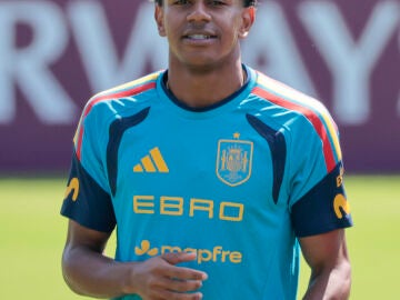 Lamine Yamal, durante el entrenamiento con Espa&ntilde;a
