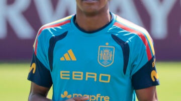 Lamine Yamal, durante el entrenamiento con Espa&ntilde;a
