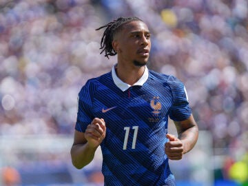 Michael Olise en un partido con la Selecci&oacute;n de Francia