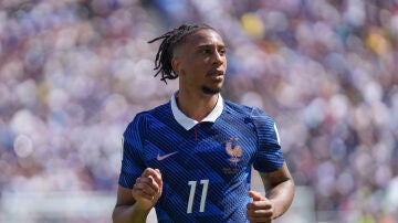 Michael Olise en un partido con la Selecci&oacute;n de Francia
