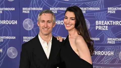 Anne Hathaway y Adam Shluman