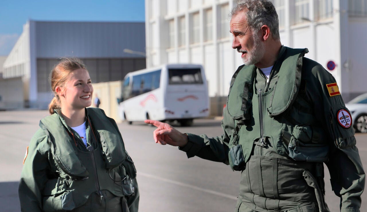 Vuelo de Instrucci&oacute;n de la princesa Leonor junto a su padre, Felipe VI, en la Academia General del Aire y del Espacio