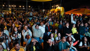 Imagen de aficionados de Ecuador viendo en directo el partido ante Curacao