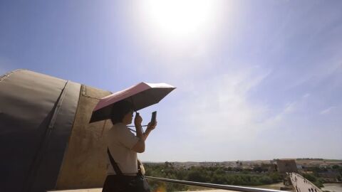 El verano arranca con la primera ola de calor del a&ntilde;o y avisos extremos en gran parte de Espa&ntilde;a