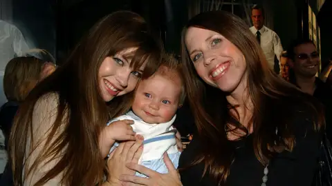 Daveigh Chase junto a su madre y su hermano menor Daveigh Chase junto a su madre y su hermano menor