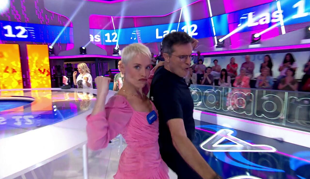 Desenfreno en La Pista: Soraya Arnelas y Luis Larrodera lo dan todo al ritmo de &lsquo;Las 12&rsquo;