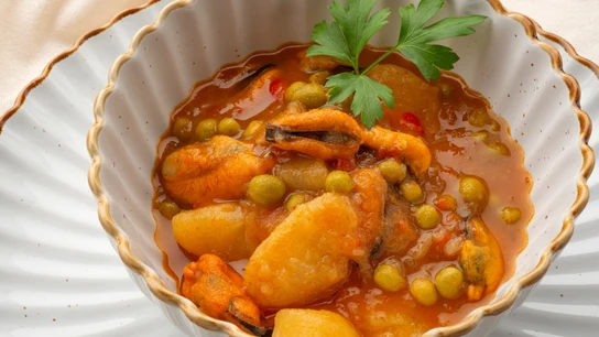 Guiso de mejillones con guisantes Guiso de mejillones con guisantes