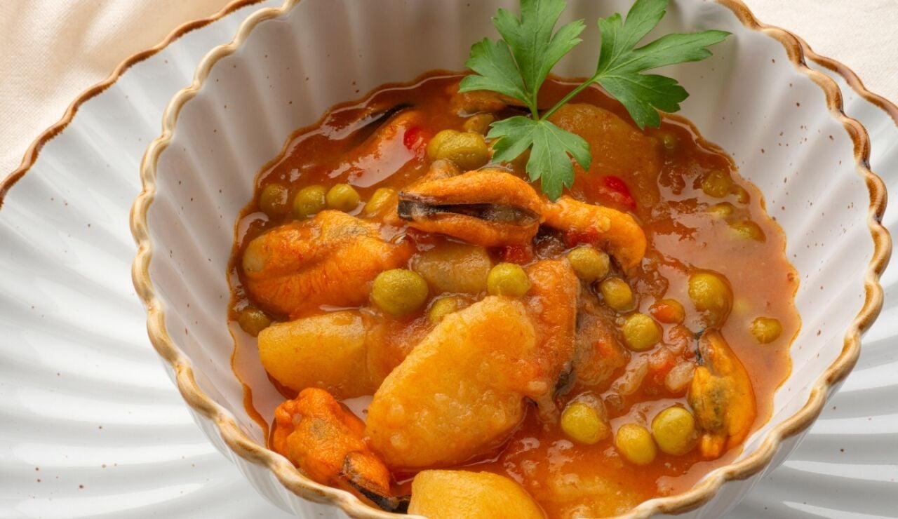 Guiso de mejillones con guisantes