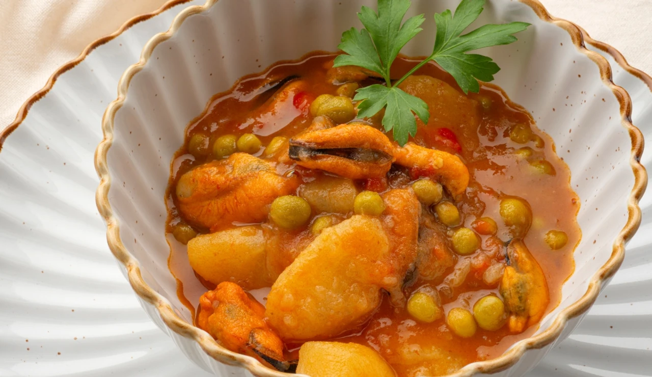 Guiso de mejillones con guisantes