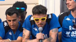 Fuoli la l&iacute;a en la celebraci&oacute;n del ascenso del Sabadell