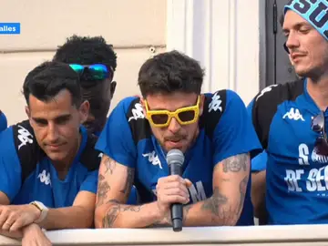 Fuoli la lía en la celebración del ascenso del Sabadell Fuoli la lía en la celebración del ascenso del Sabadell