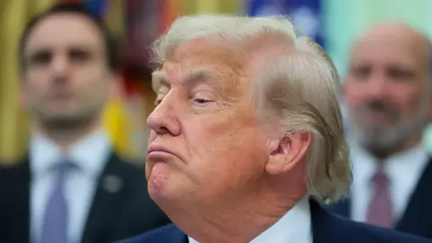Trump vuelve a cargar contra la OTAN y arremete de nuevo contra Starmer Trump vuelve a cargar contra la OTAN y arremete de nuevo contra Starmer