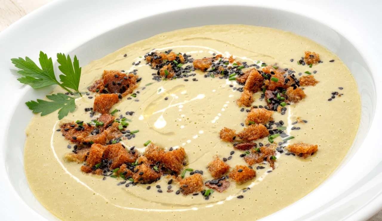 Crema de lechuga con picatostes