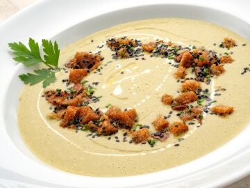 Crema de lechuga con picatostes