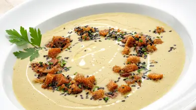 Una receta hidratante para combatir el calor: crema de lechuga con picatostes, de Arguiñano Una receta hidratante para combatir el calor: crema de lechuga con picatostes, de Arguiñano