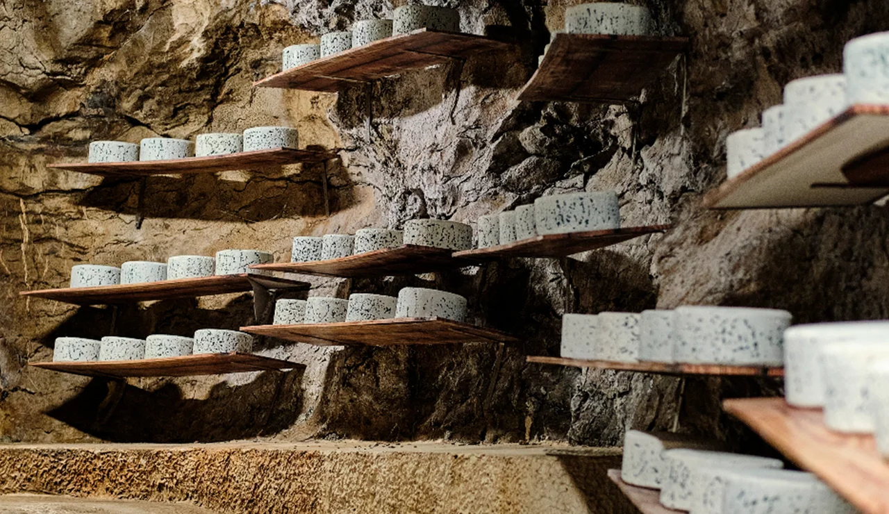 La magia del Cabrales en su propia cueva: tradición, historia y sabor